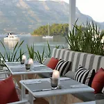 Ξενοδοχείο Tara's 4*