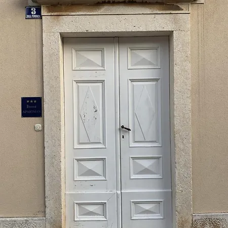 Tara's Hotel 4*