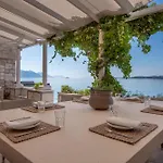 Tara's Hotel 4*