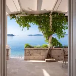 Hotel Tara's