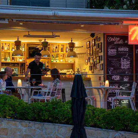 Tara's Отель 4*