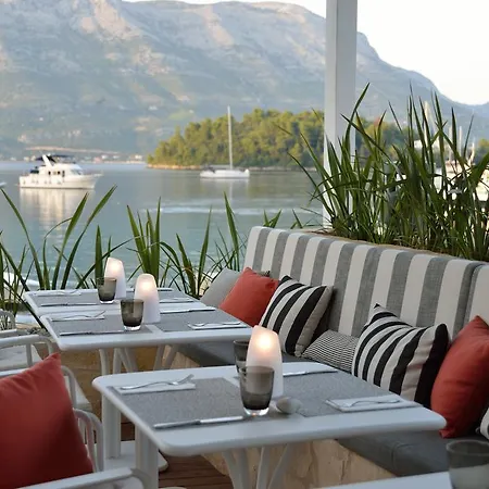 Отель Tara's 4*